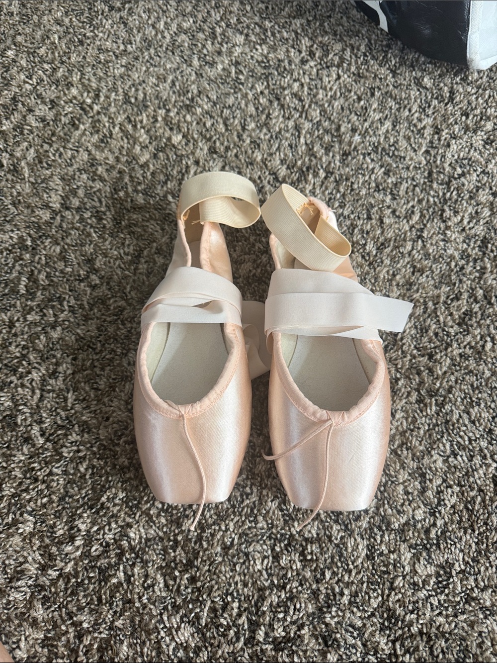Suffolk Stellar Pointe Shoes